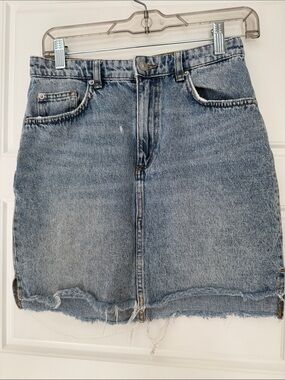 H&M Blue Denim Mini Skirt - Classic Washed Denim